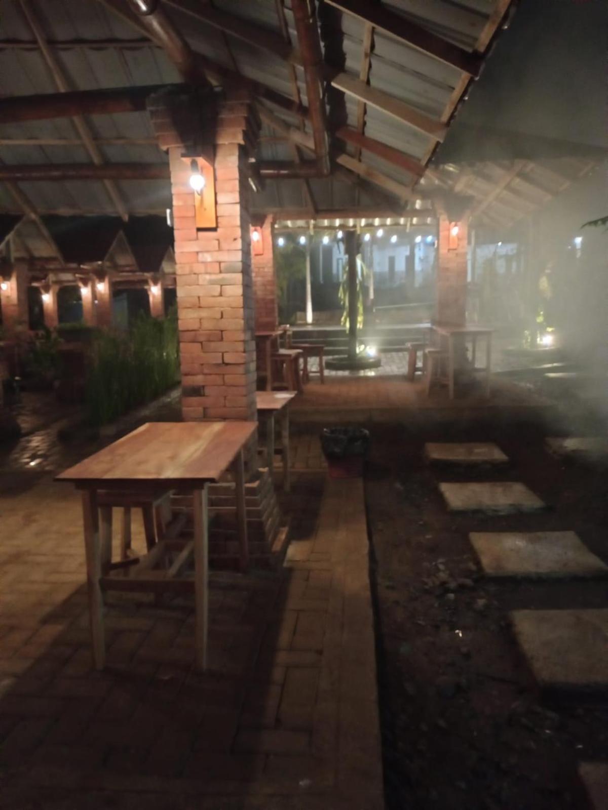 Puri Kahuripan Kediri  Bagian luar foto